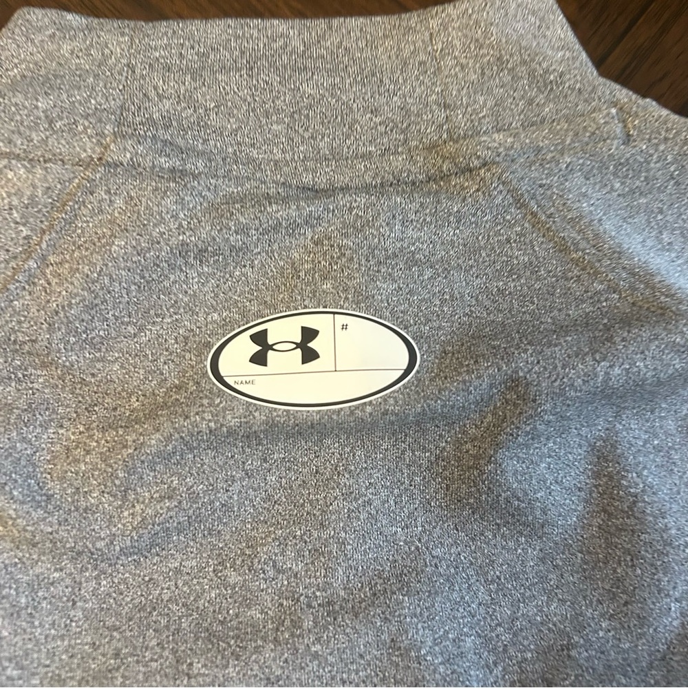 Under Armour Women Neck T-Shirt, Charcoal Light Heather Small New - Picture 4 of 7